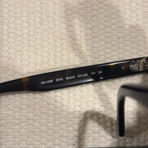 Authentic Women’s Ray Ban Sunglasses! - Picture 3 of 6